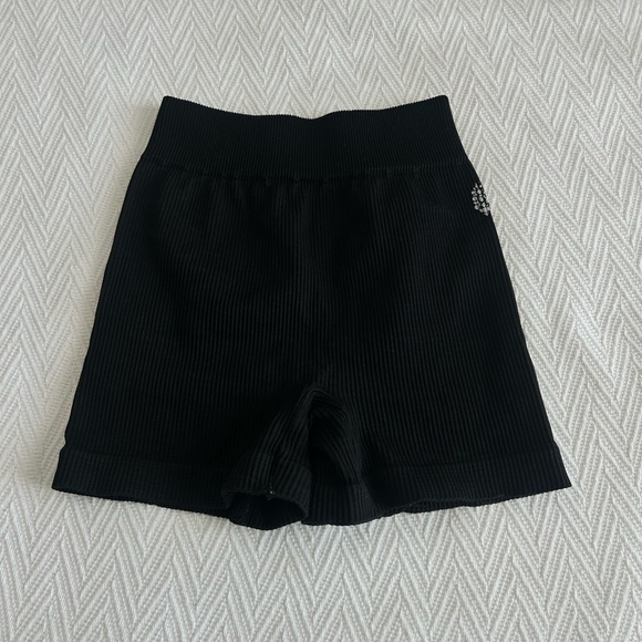 Happiness Runs Prajna Shorts - Picture 1 of 4